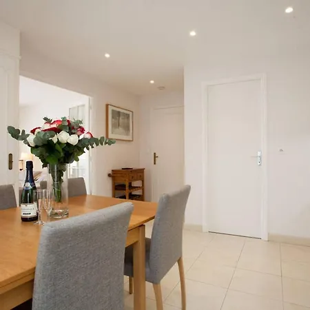 Sleeps 6 Wifi Apartment *