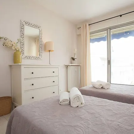 Sleeps 6 Wifi Apartment Cannes