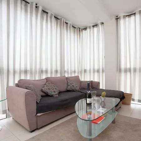 Sleeps 6 Wifi * Cannes