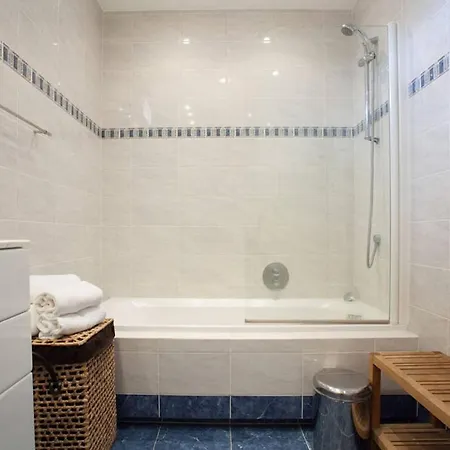 Sleeps 6 Wifi Apartment Cannes